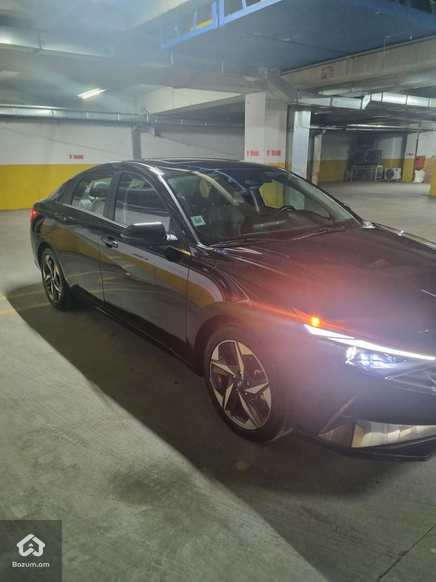 Hyundai Elantra Limited - image 1