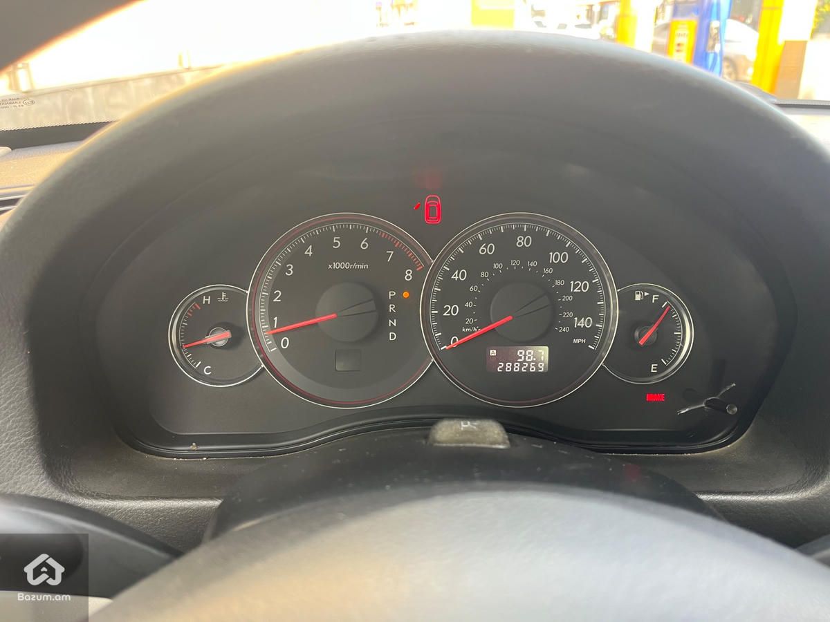 Subaru Legacy - image 2