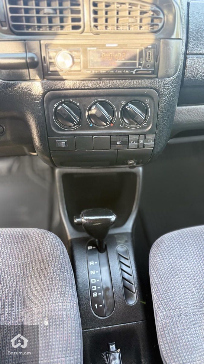 Volkswagen Vento 1994 - image 11