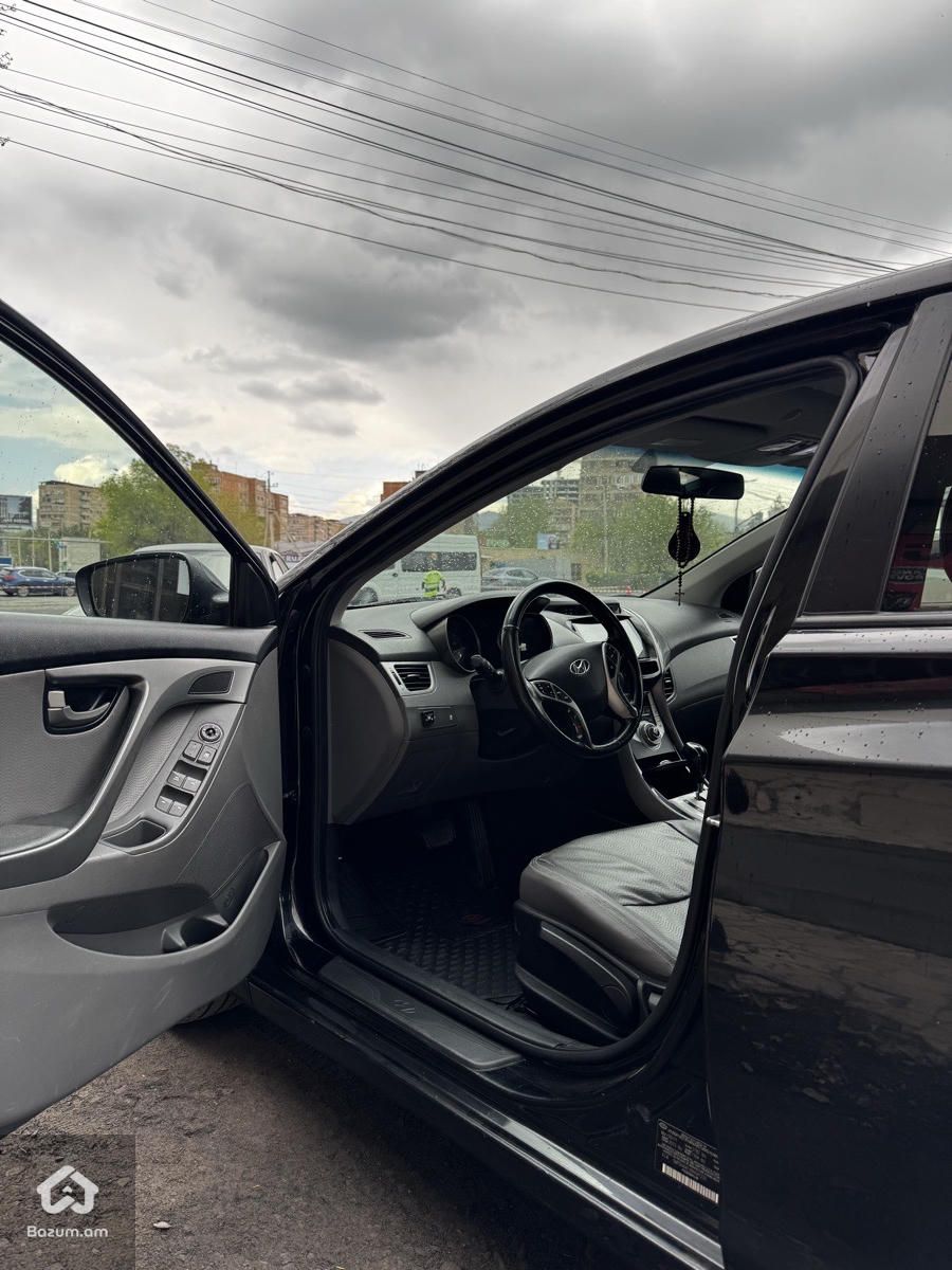 Hyundai Elantra 2011 - image 4