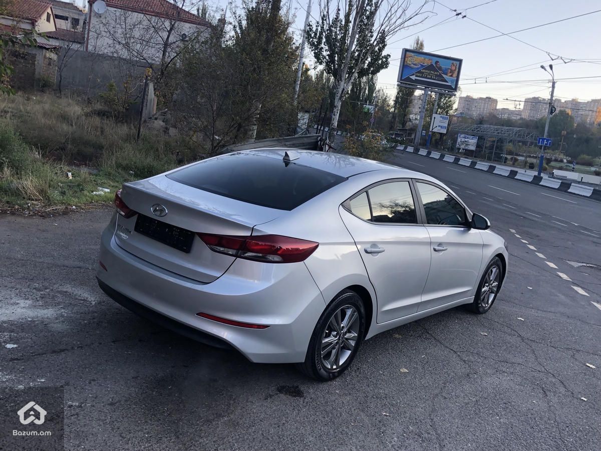 Hyundai Elantra - image 7
