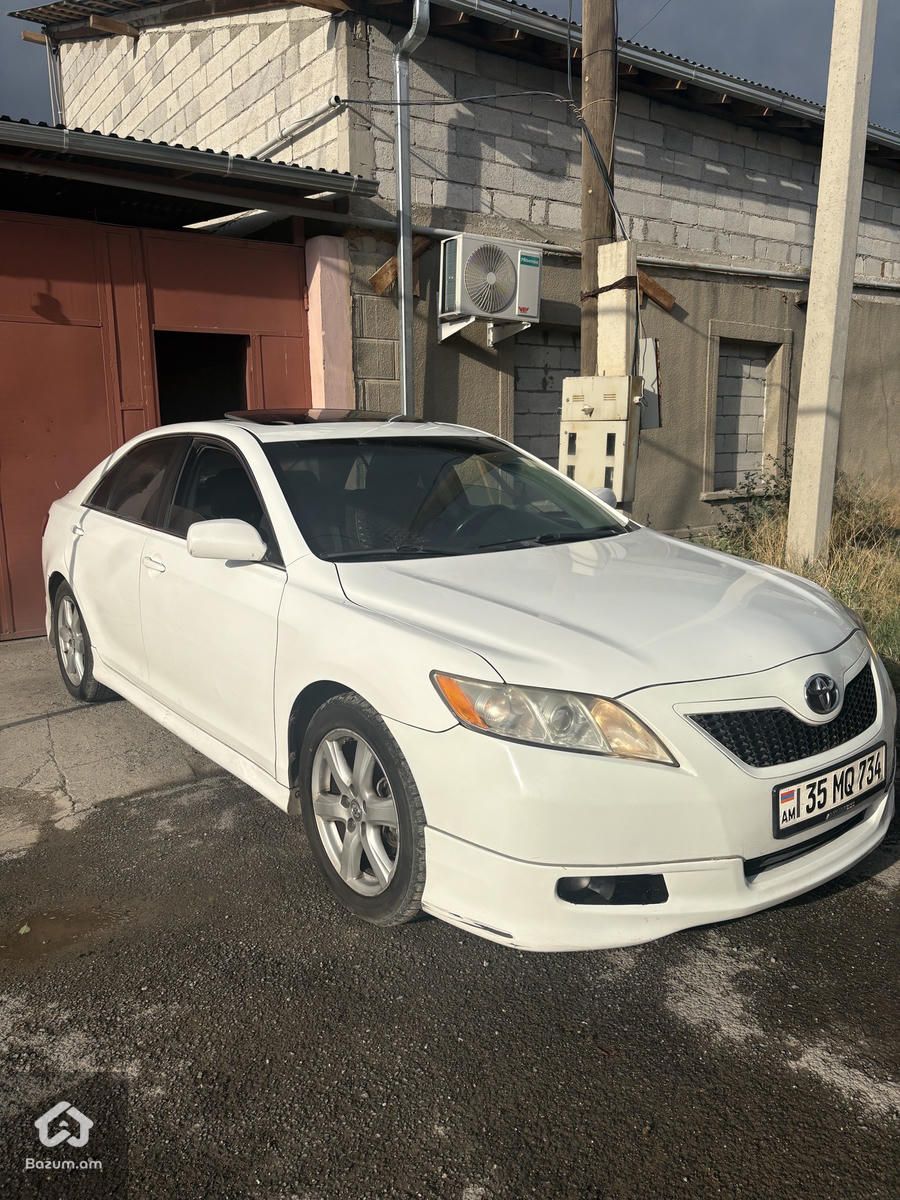 Toyota camry 2007 SE - image 2