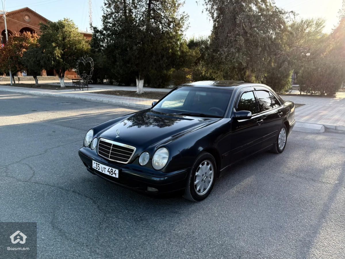 Mercedes-Benz E200 - image 1
