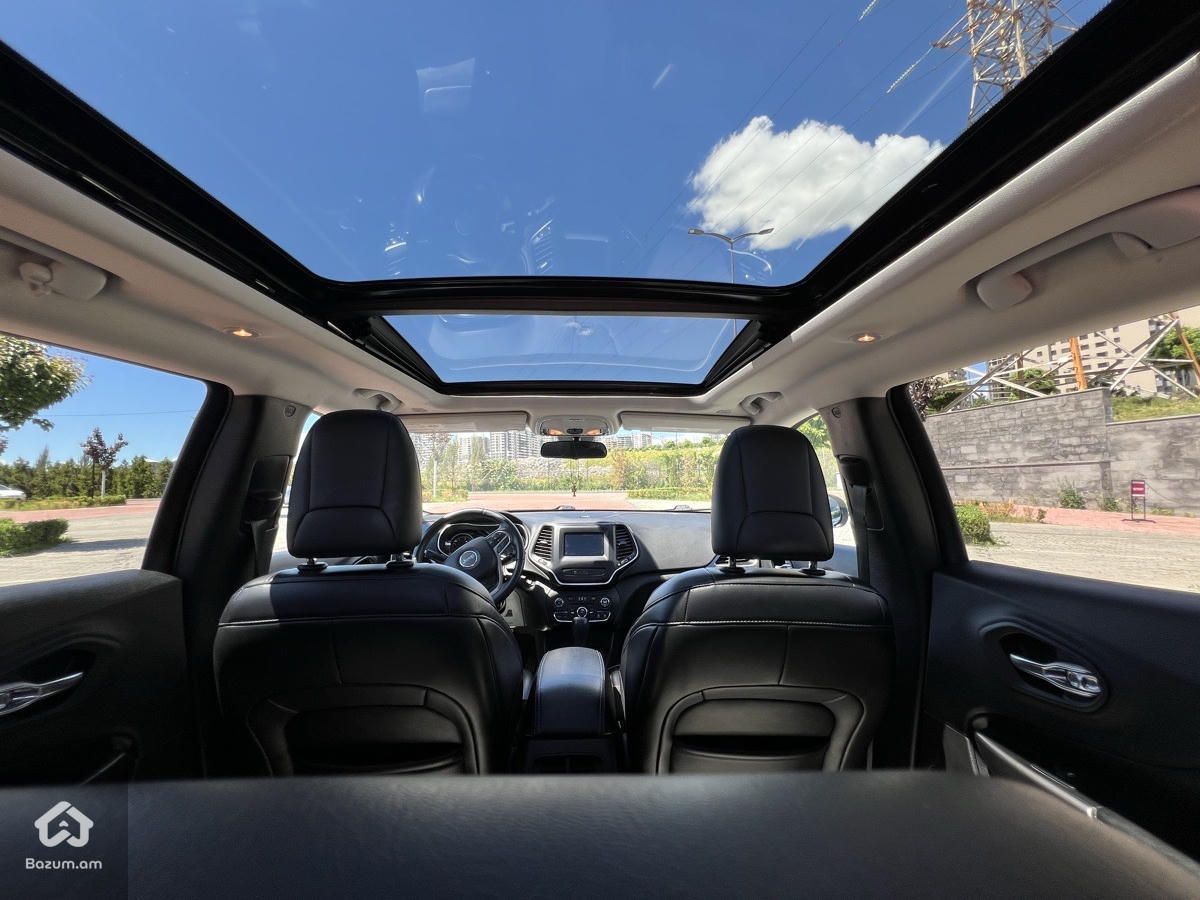 Jeep Cherokee - image 13