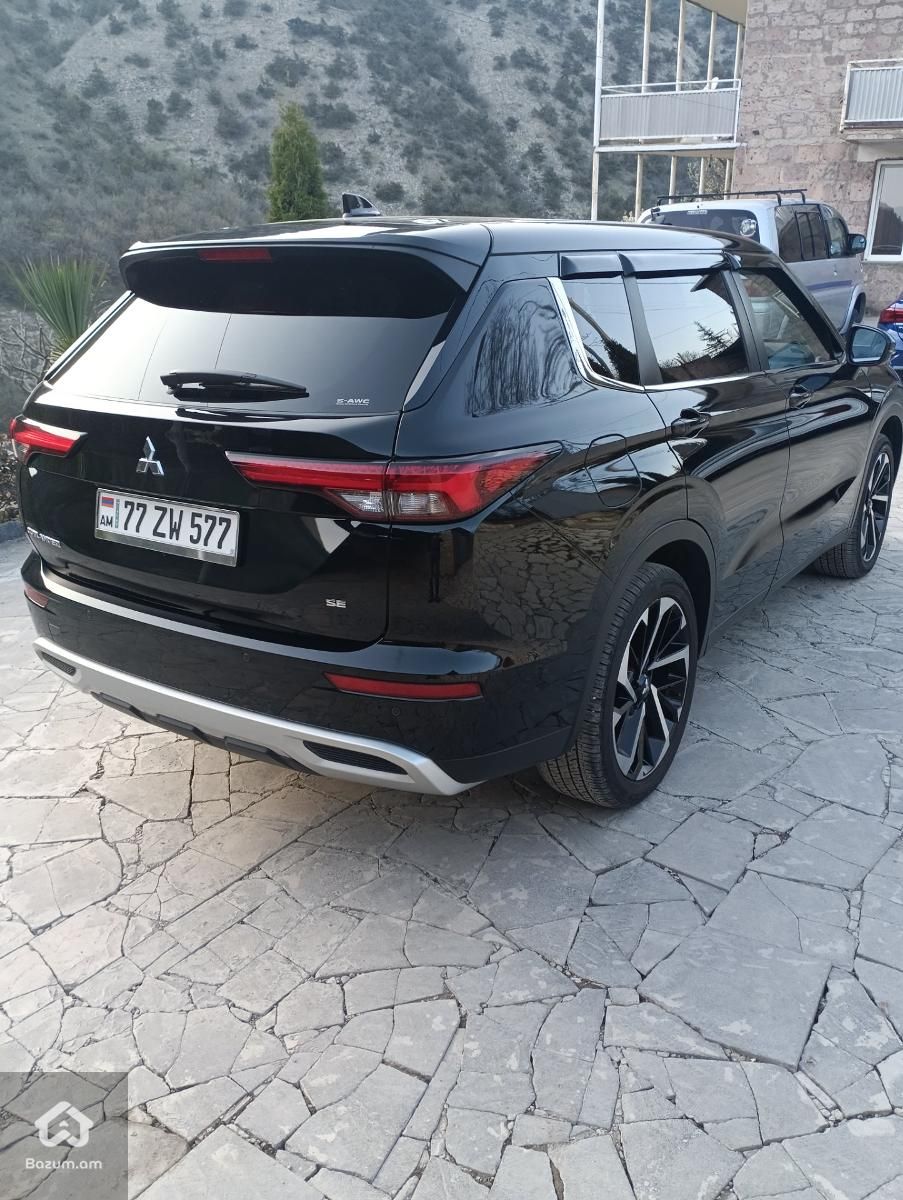 Mitsubishi Outlander SE - image 3