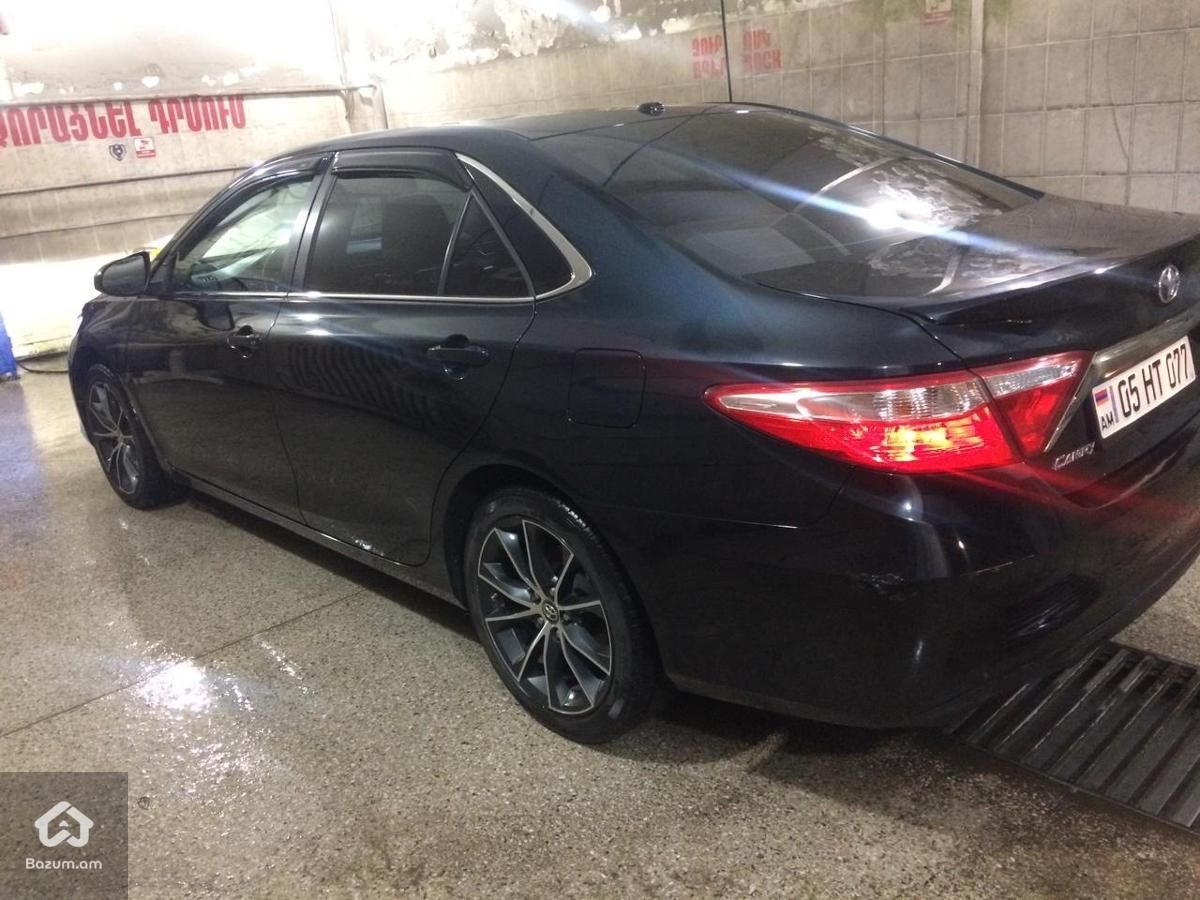 Toyota Camry XSE - image 4