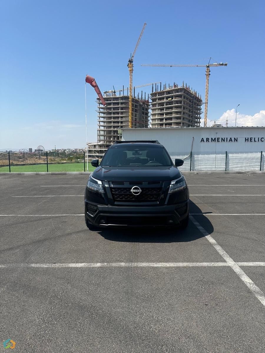 Nissan Pathfinder ROCK CREEK 4WD - image 1