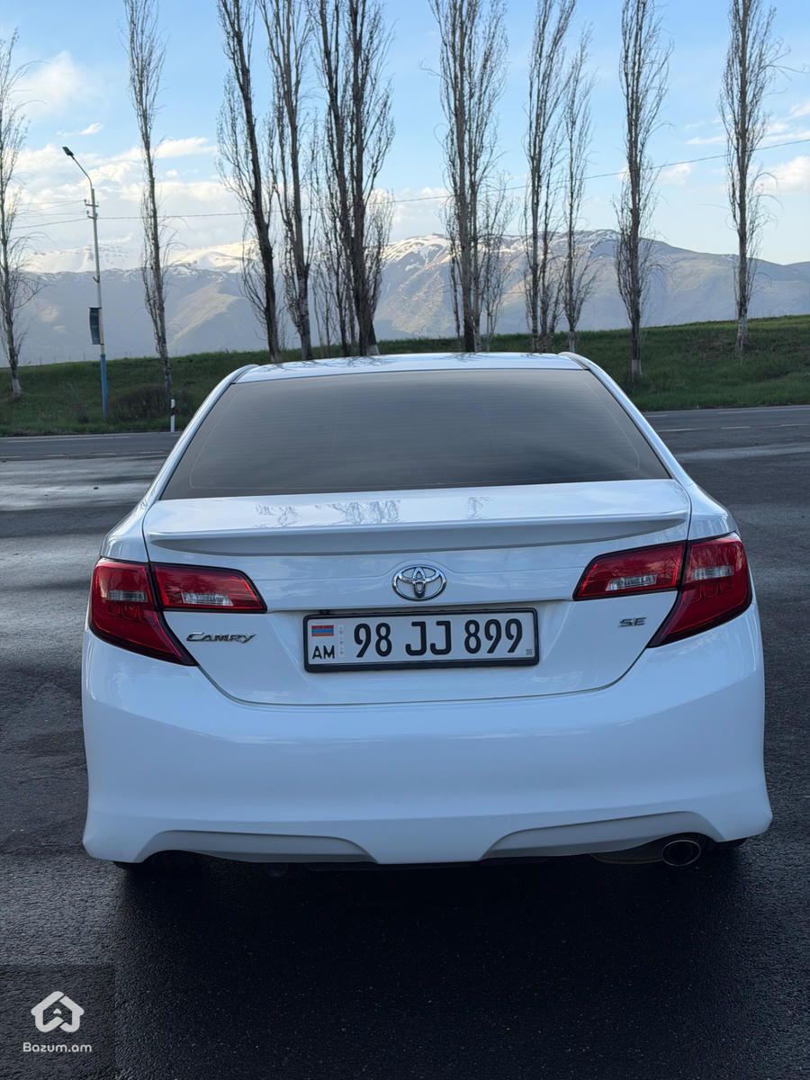 Toyota camry se - image 8