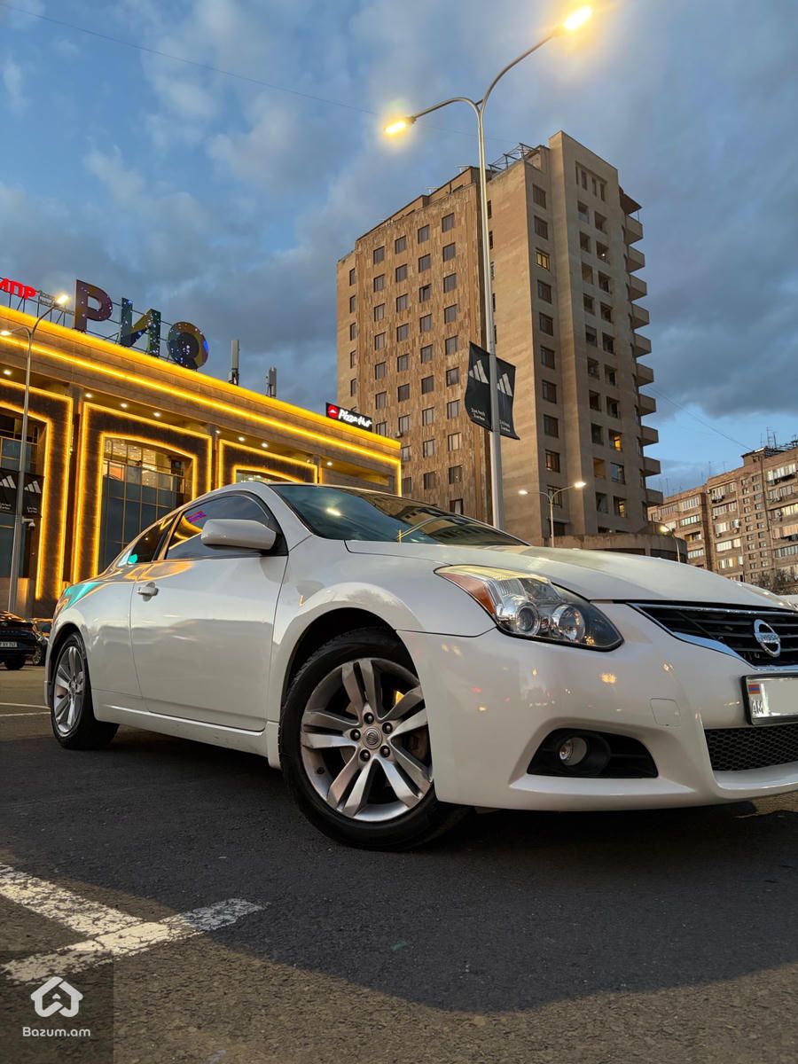 Nissan Altima Coupe 2013 - image 2