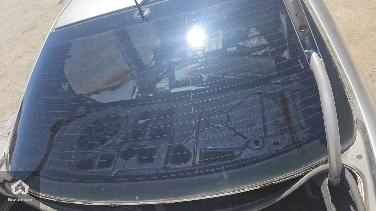 w203 հետևի օրիգինալ հողմապակի ` պարբրիս - image 1