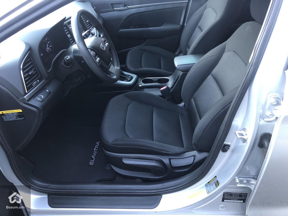 Hyundai Elantra - image 12