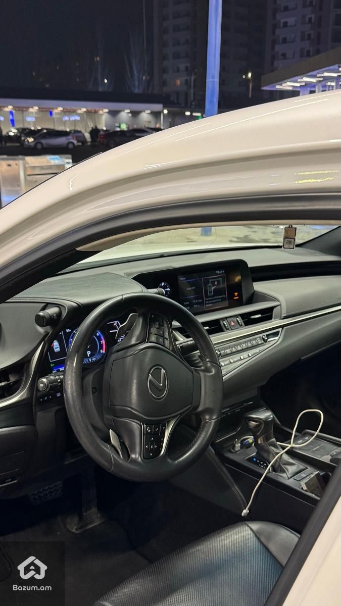 LEXUS ES350 - image 9