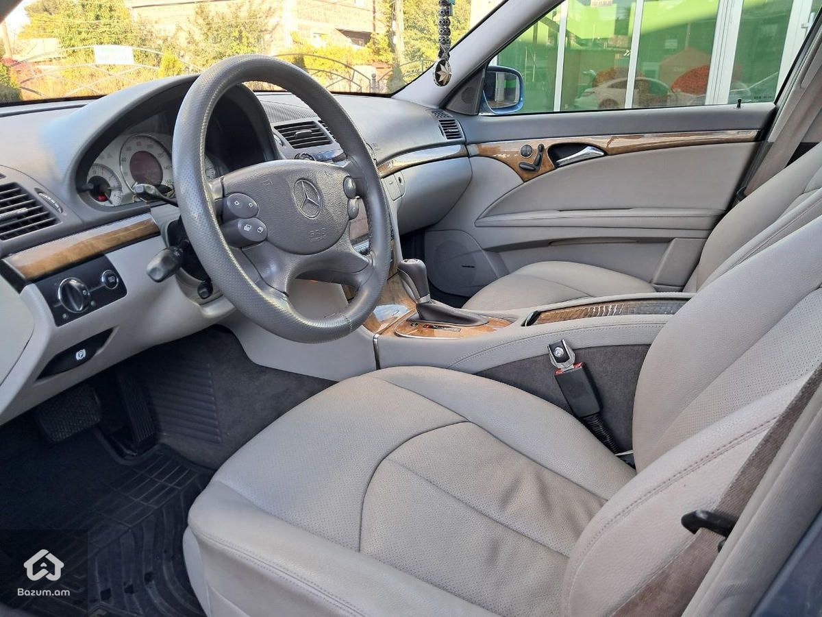 Mercedes-Benz E-Class W211 - image 5