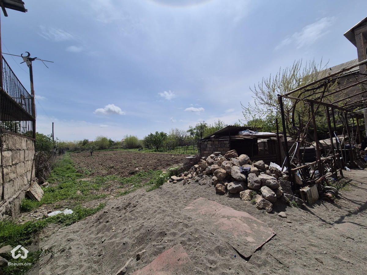Երկու հարկանի քարե տուն - image 5