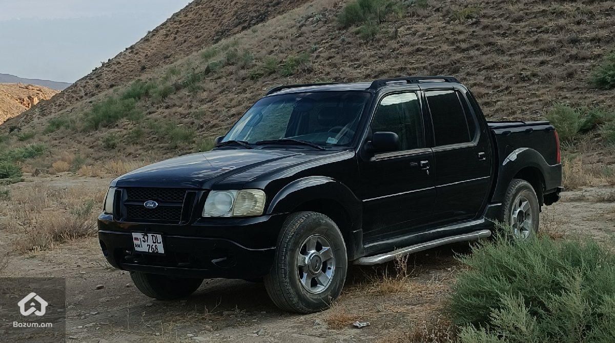 Ford Explorer Sport Trac - image 1
