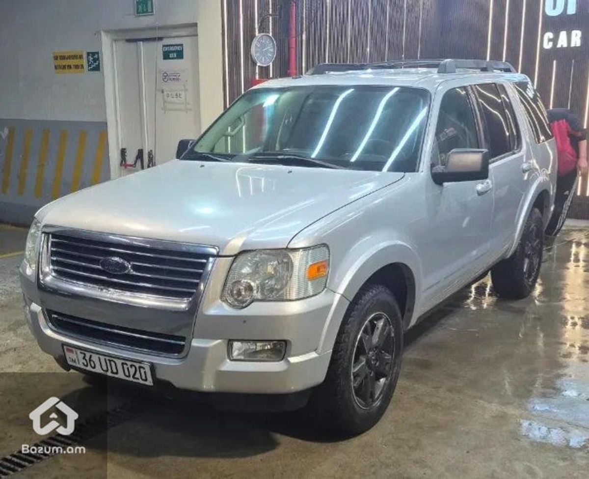 2010 Ford Explorer, 4.0L, all wheel drive, gas - image 2