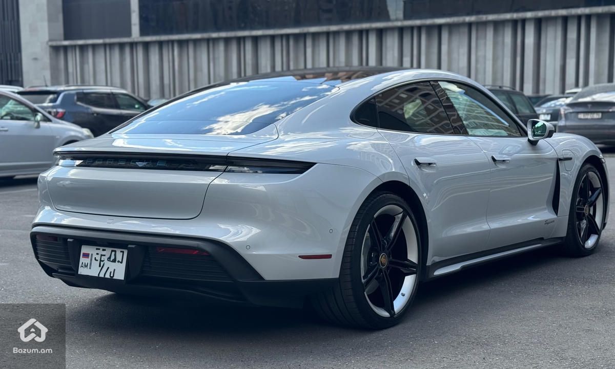 Porsche Taycan - image 3