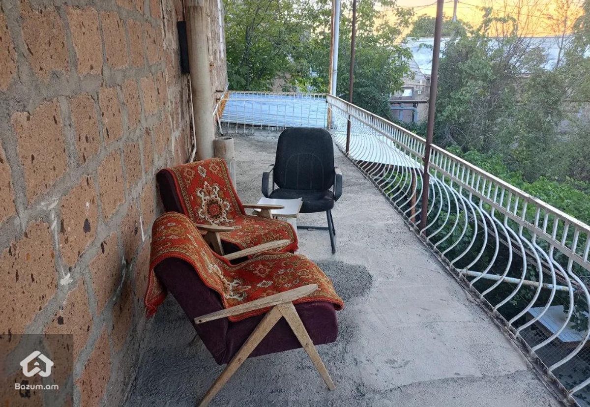 Երկու հարկանի քարե տուն Աշտարակում - image 7