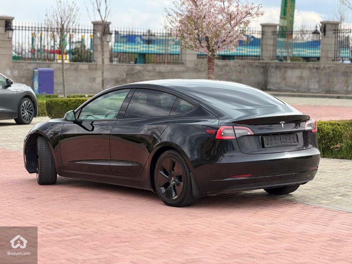 Tesla Model 3 - image 2