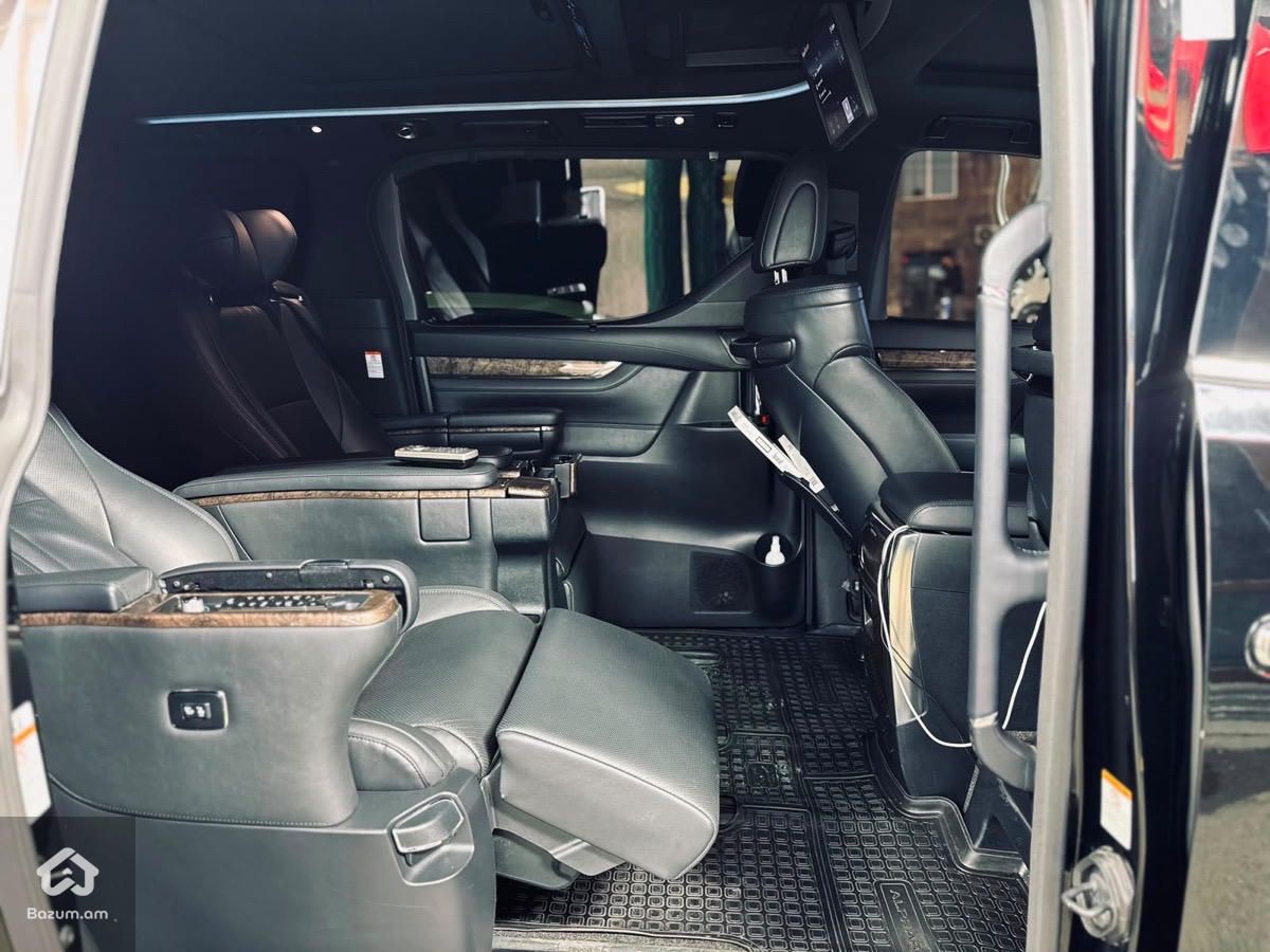 Toyota Alphard 2022 - image 12