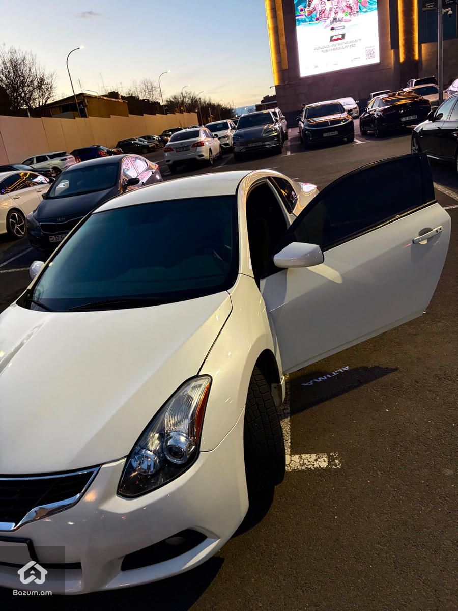 Nissan Altima Coupe 2013 - image 4