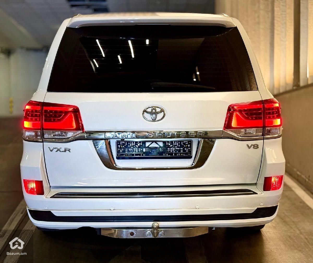 Toyota Land cruiser 200 - image 11