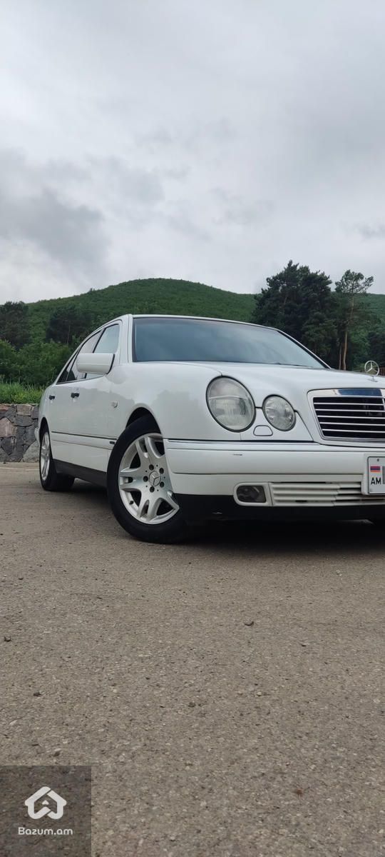 Mercedes-Benz E-Class W210 - image 13