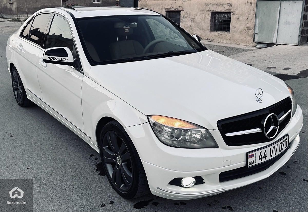 Mercedes-Benz W204 C300 - image 3