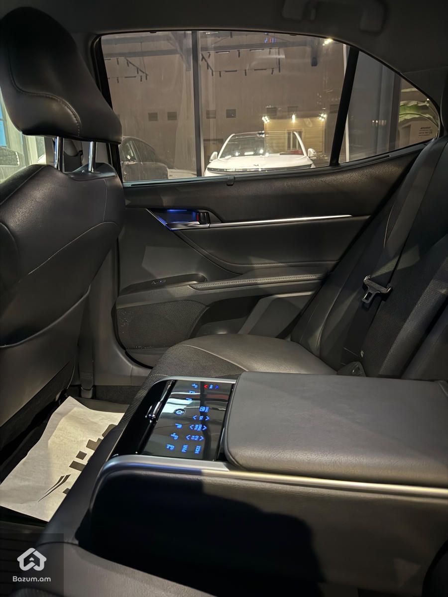 Toyota Camry 2021 - image 5