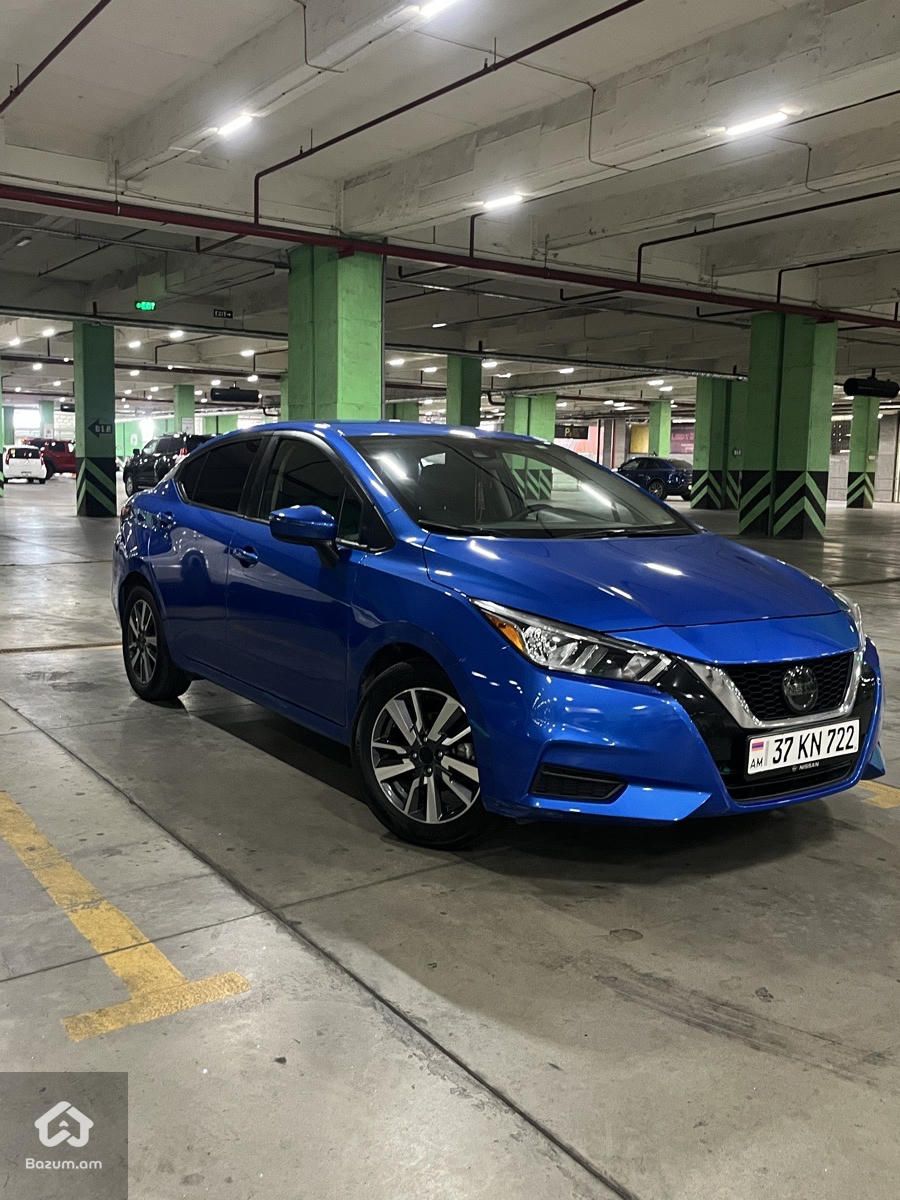 Nissan Versa - image 1