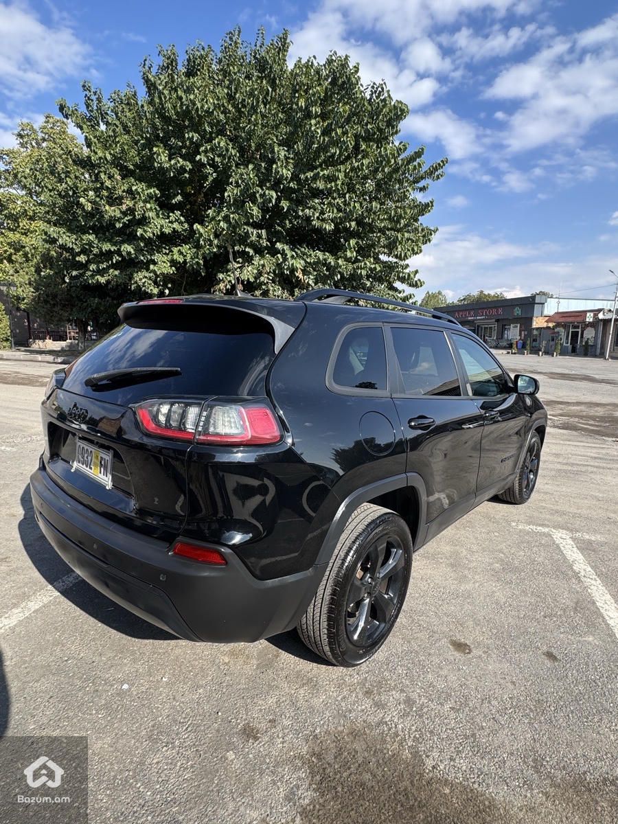Jeep Cherokee 2019 - image 4