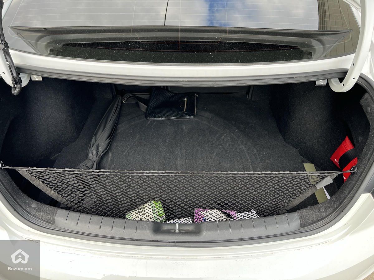 Hyundai Elantra Value Edition - image 15