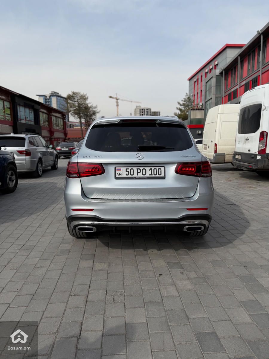 Mercedes Benz GLC 300 Amg line - image 4