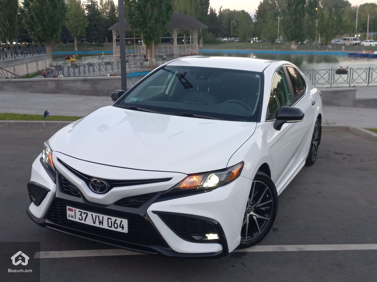 Toyota Camry 2023 - image 1