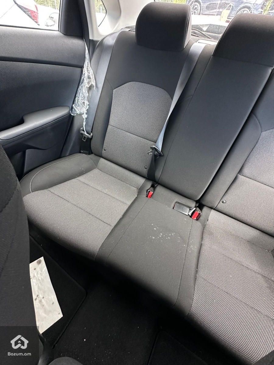 Kia Forte LXS - image 10