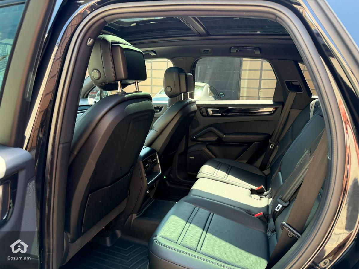 Porsche Cayenne 2022 - image 9