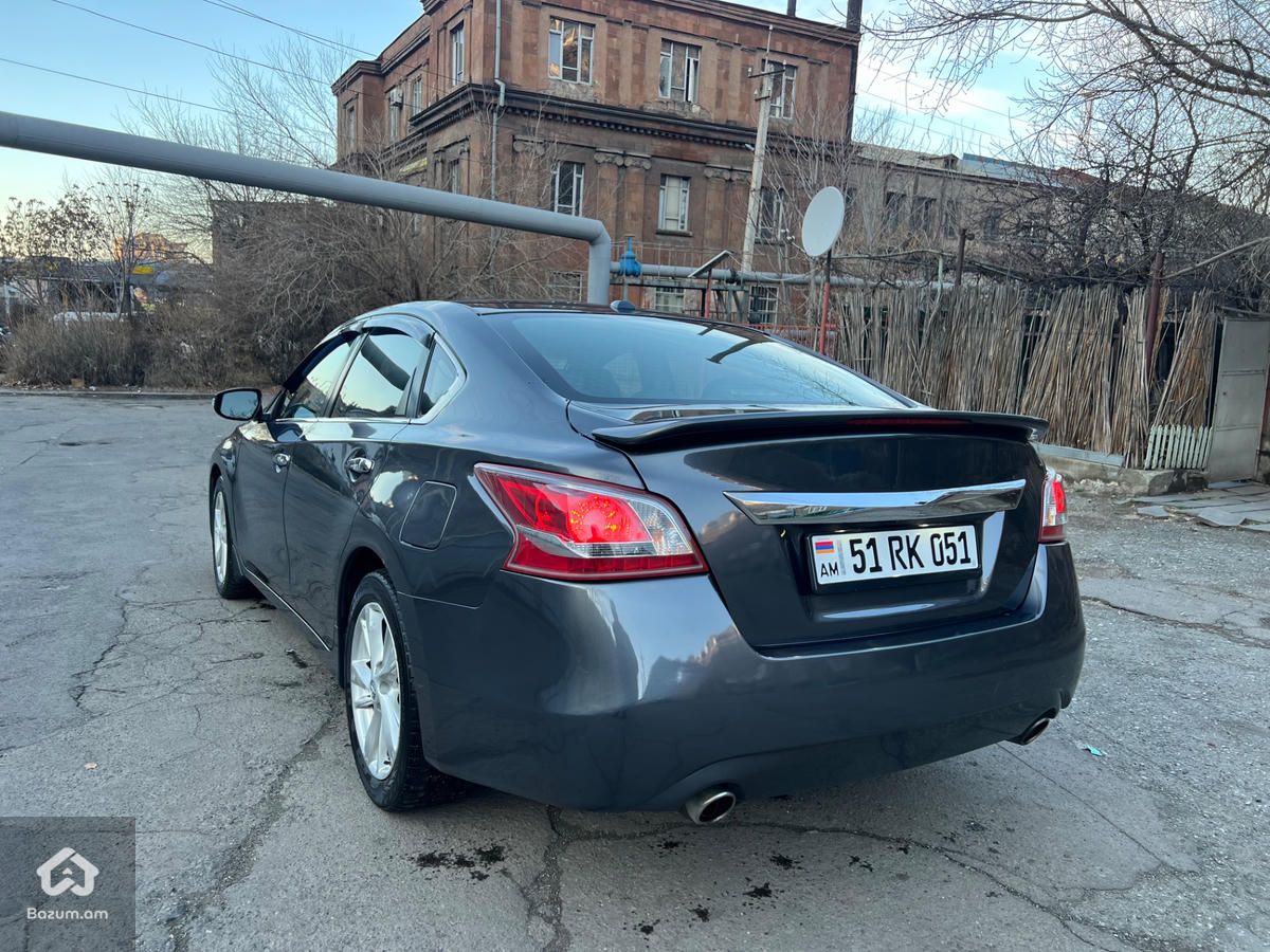 Nissan Altima - image 5