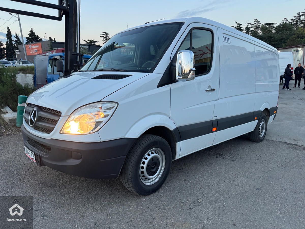 Mercedes-Benz Sprinter 2011 - image 1