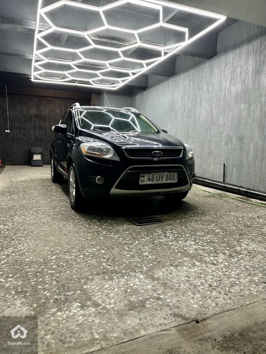 Ford Kuga 2010 - image 1