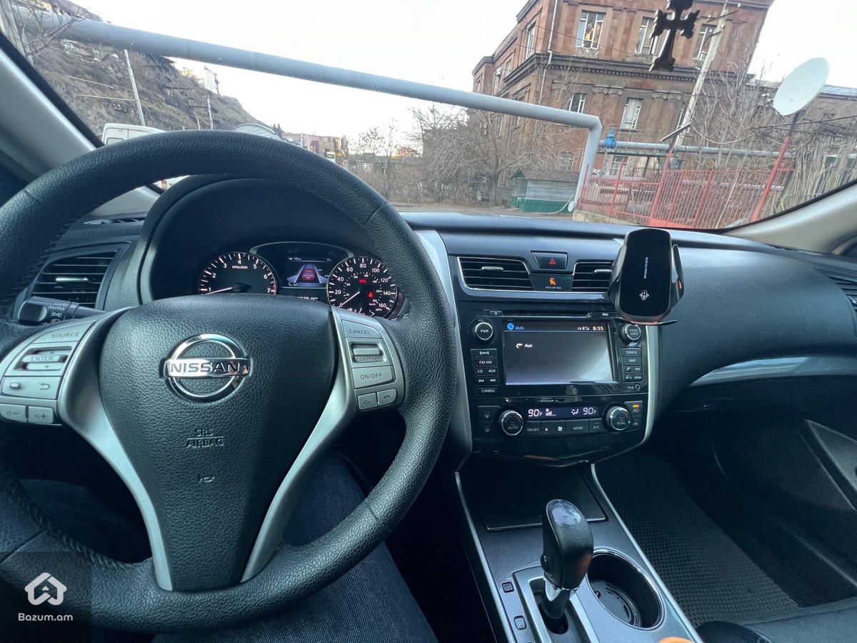 Nissan Altima - image 9