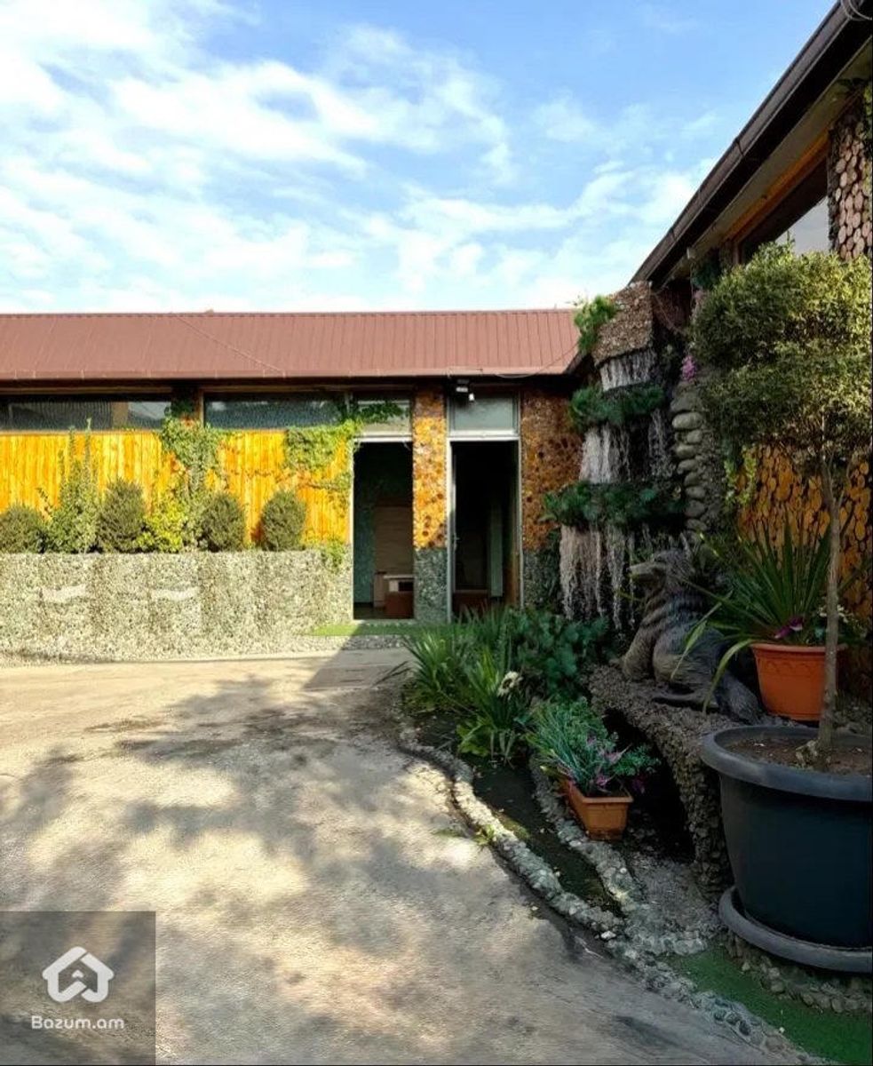 Saturn Garden Hotel - image 3