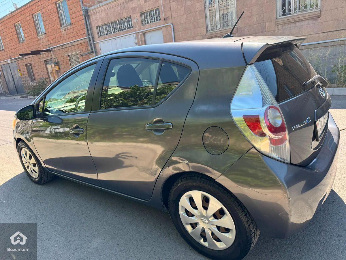 Toyota Prius 2013 - image 16