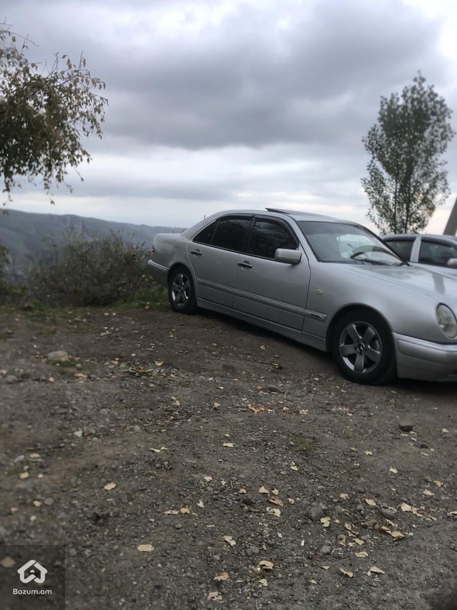 Mercedes-Benz 230 1995 - image 2