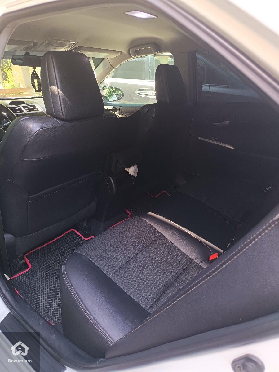 Toyota Camry - image 12