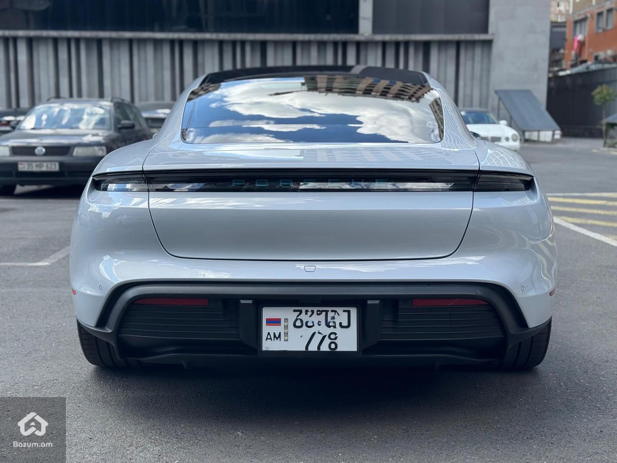 Porsche Taycan - image 4