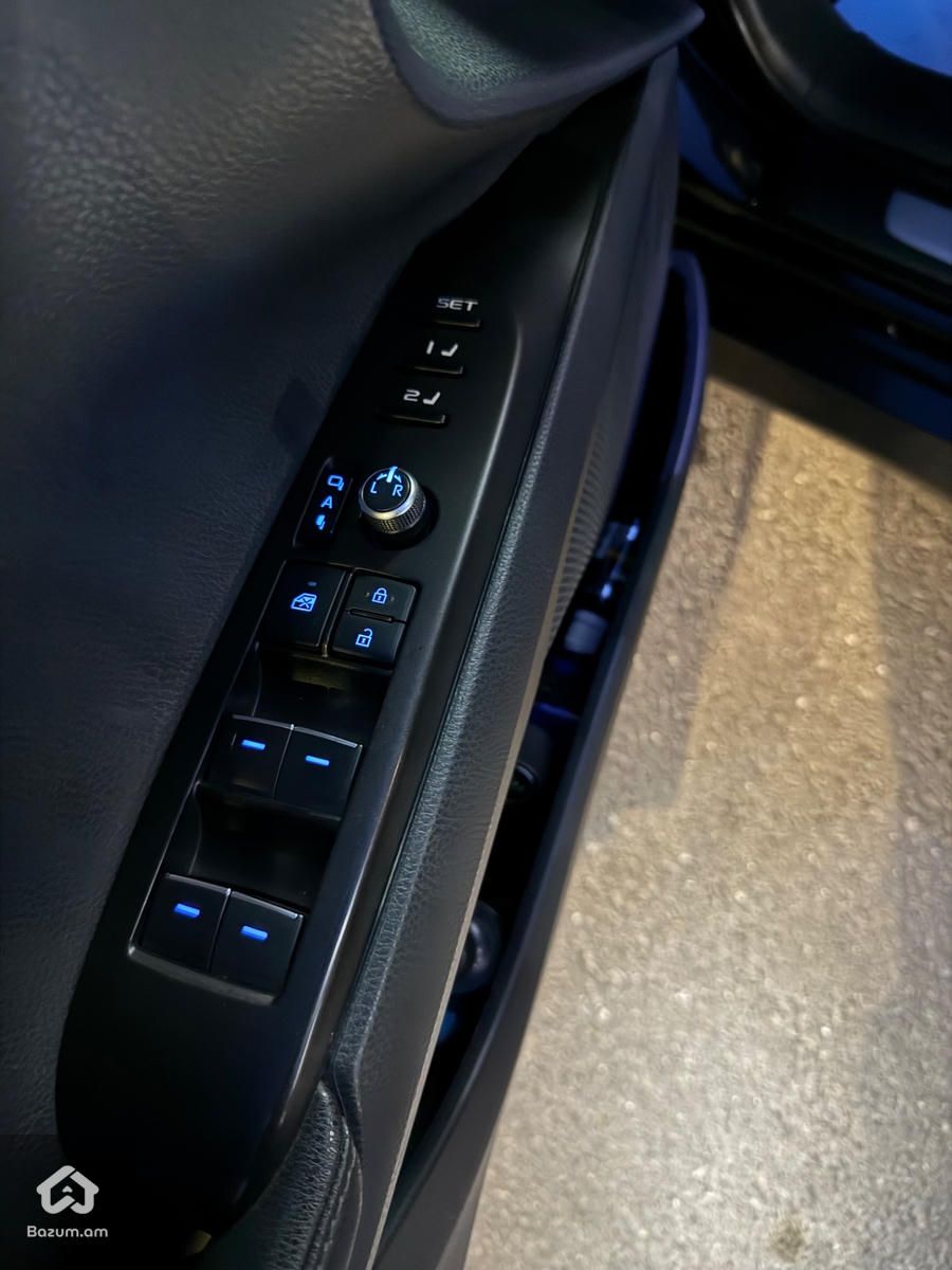 Toyota Camry 2021 - image 9
