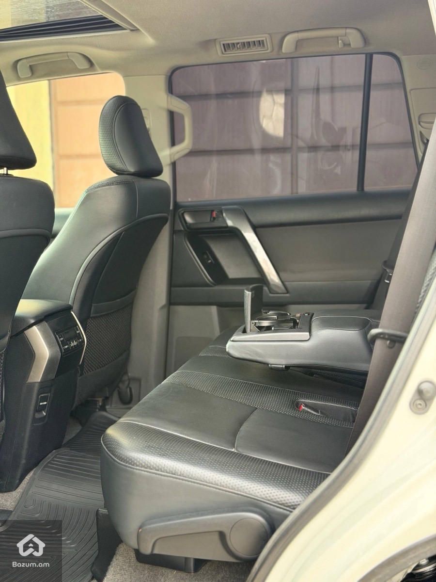 Toyota Land Cruiser Prado 2011 - image 12