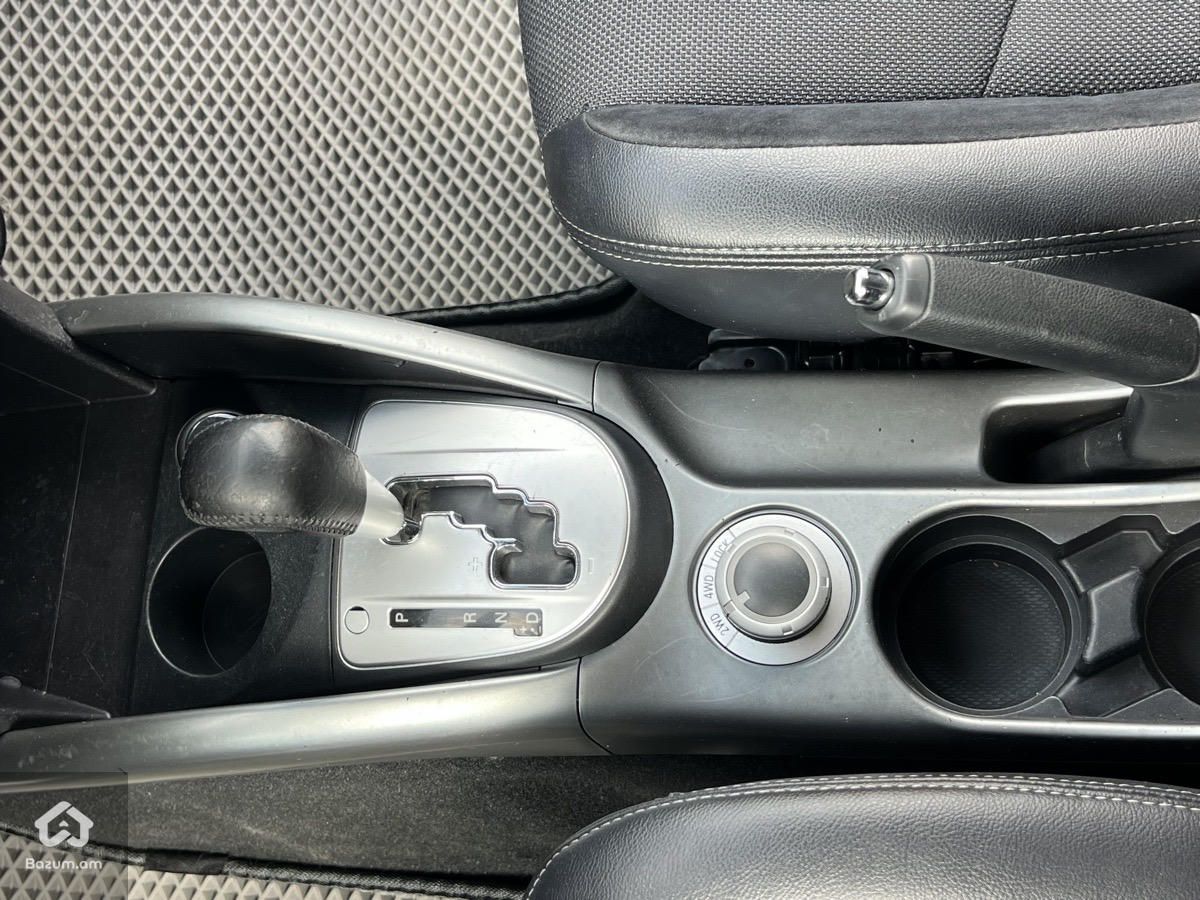 Mitsubishi Outlander 2011 - image 12
