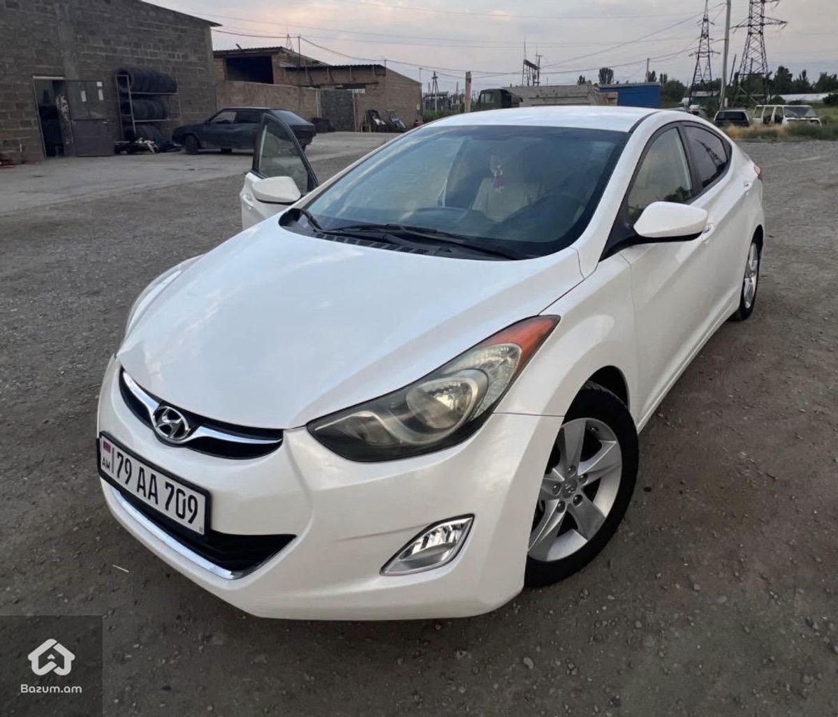Hyundai Elantra 2013 - image 3