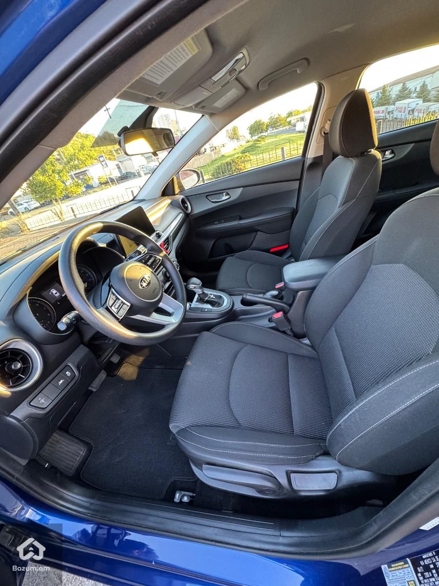 Kia Forte - image 7